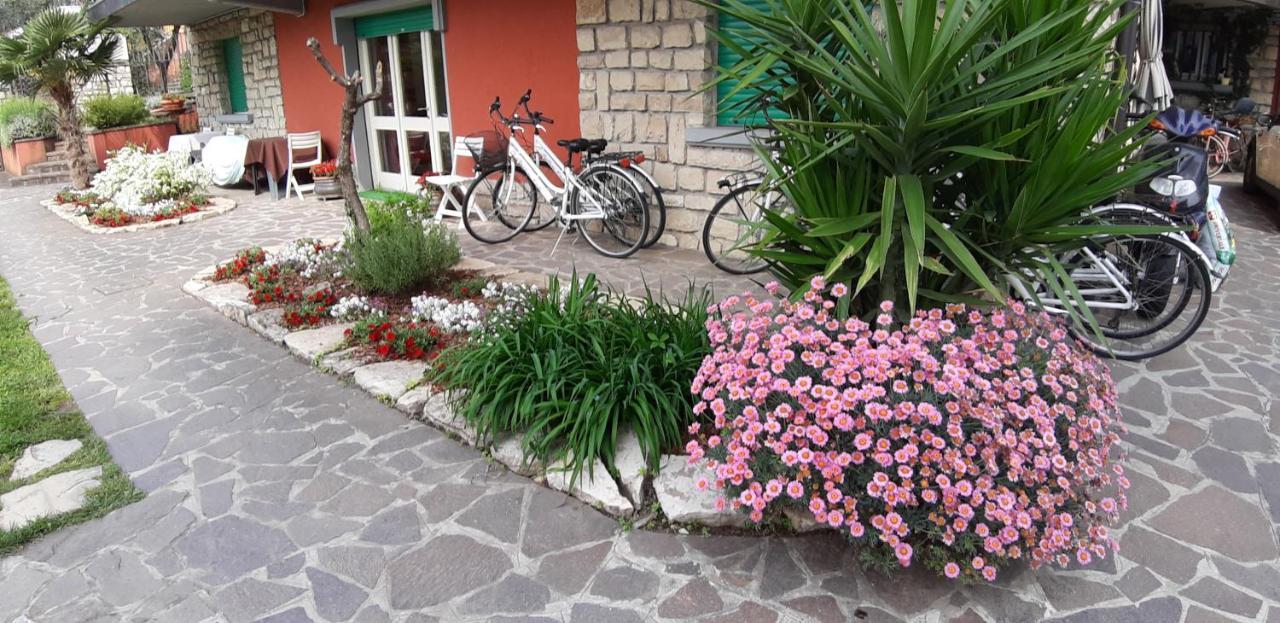 Villa Leilani B&B Sale Marasino Dış mekan fotoğraf